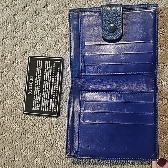 Authentic Chanel CC Logo Caviar Skin Leather Wallet - Picture 7 of 12